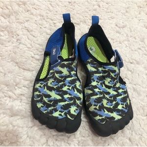 Newtz Shark Print Water‎ Shoes Blue Black Green Kids 2/3